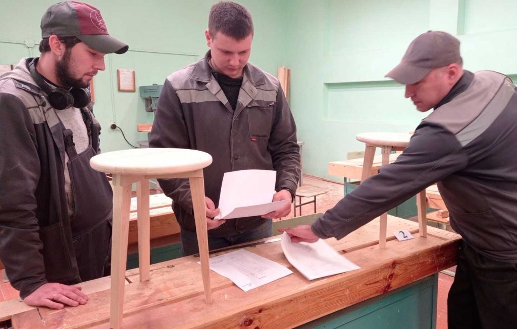 Лучших в компетенциях «Производство мебели» и «Столярные работы» определили в Гродненской области