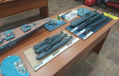 В Российской Федерации в городе Новороссийске состоялся Чемпионат России и VI Международные соревнования «КУБОК ЦЕМЕССКОЙ БУХТЫ 2025», по судомодельному спорту, в классах стендовых моделей